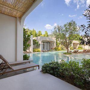 Oasis Suite Pool Access